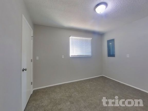5th image of 1725 Hiawatha Dr NE