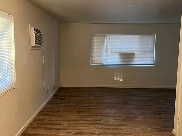 Dining room to front