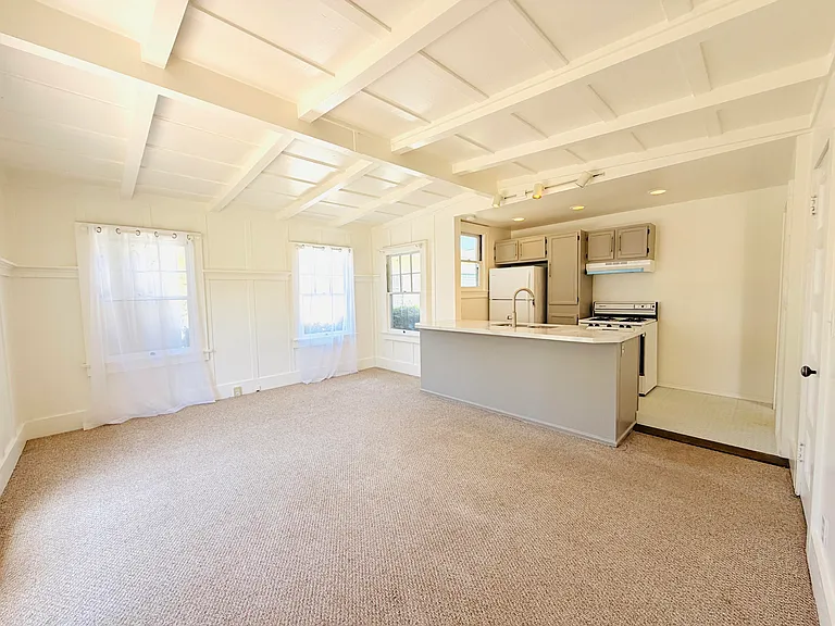 21 E Arrellaga St #B — Photo 3