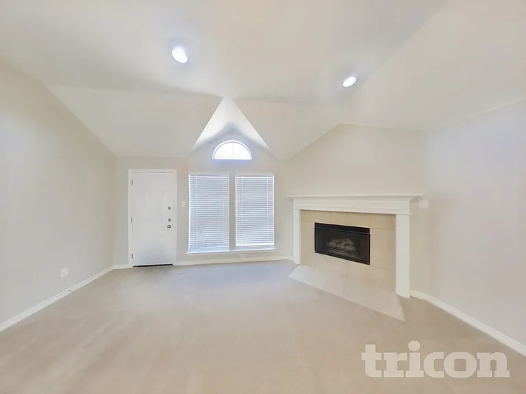 1217 Glencoe Dr — Photo 3
