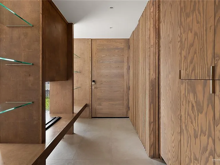 1414 S 7th Ave — Photo 2