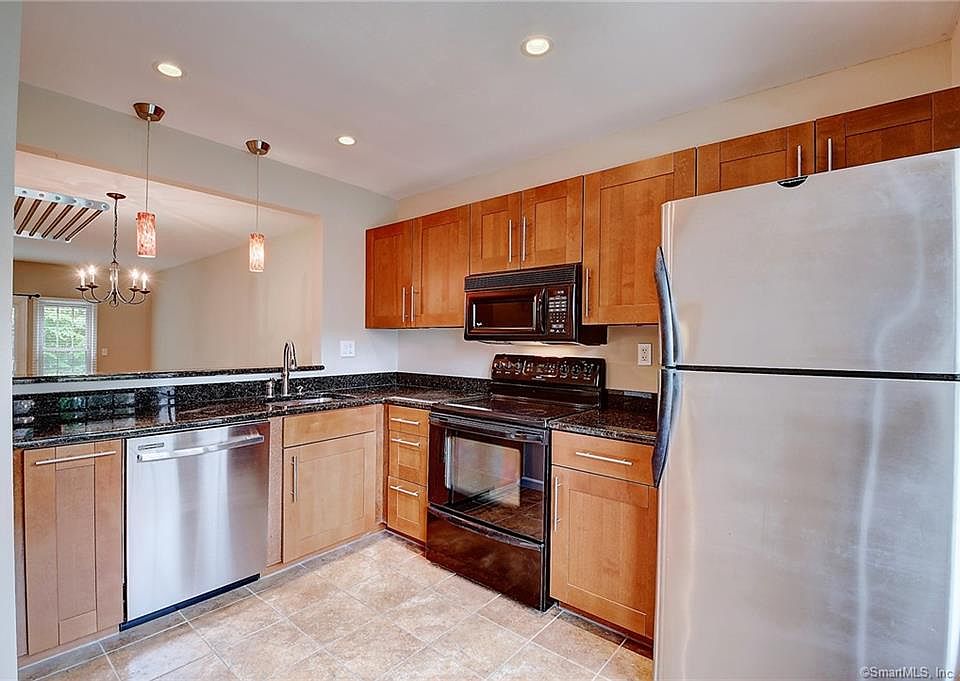 1st image of 28 Newberry Ln #28