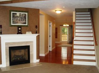 70 Carrington Ln, Uxbridge, MA 01569