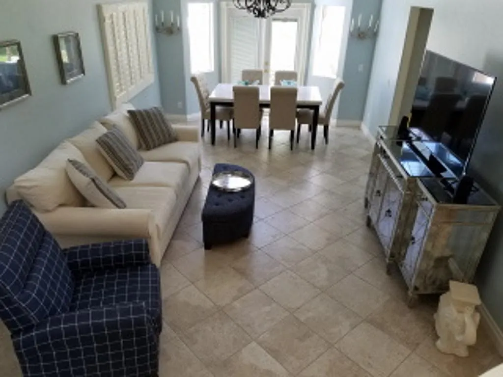 3 bed, 2.5 bath, 2300 sqft, $5,200 — Photo 3
