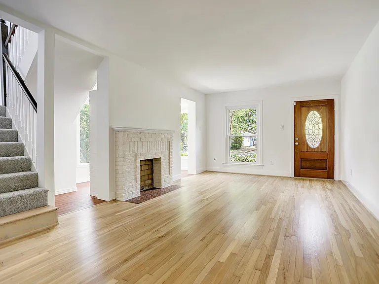 3919 Amherst St — Photo 2