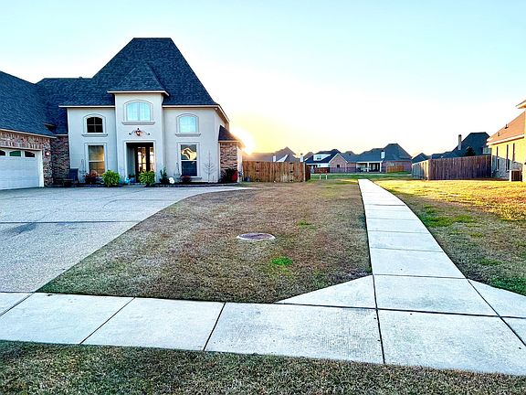 2nd image of 701 Dumaine Dr