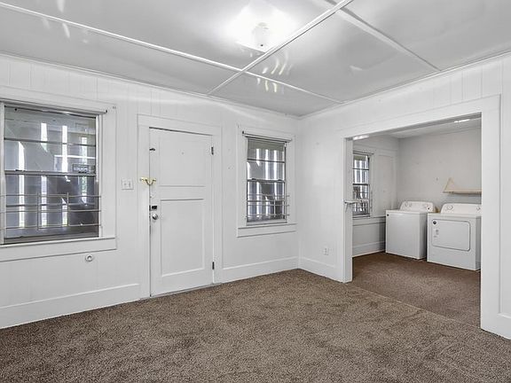 4th image of 913 Liberty St