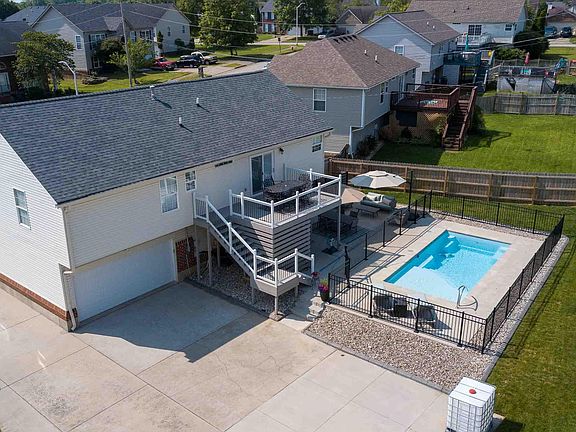 2nd image of 113 Greentree Dr