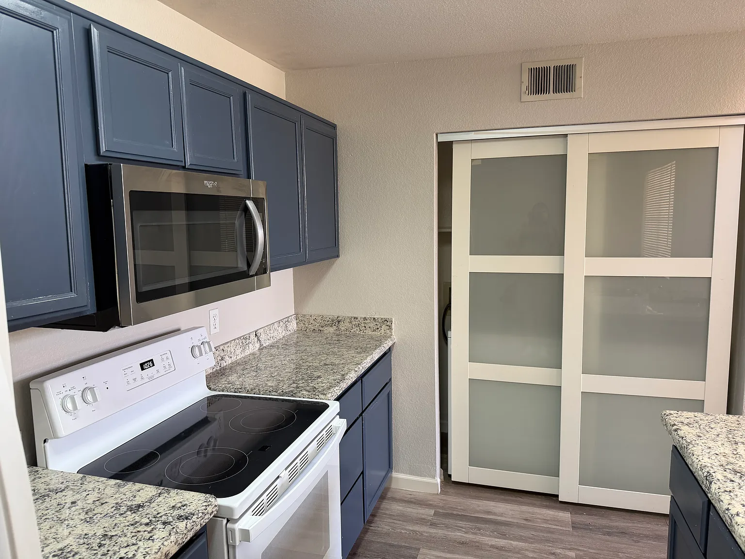 2 bed, 1123 sqft, $1,900 — Photo 4