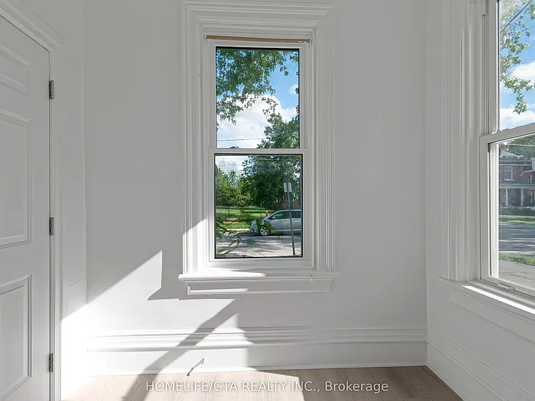 4 Melbourne St W — Photo 11