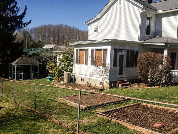 2nd image of 107 Reynolds St