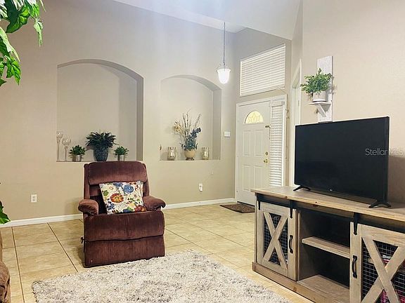 3rd image of 4590 Redmond Pl