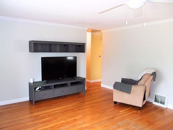 3rd image of 7353 Coronado Ave