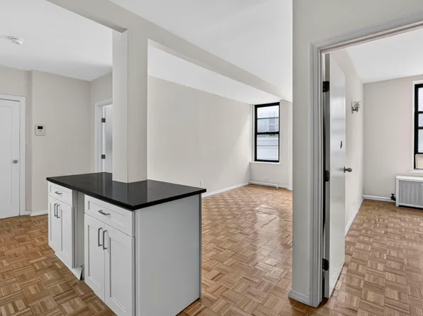 971 1st Ave APT 4A, New York, NY 10022