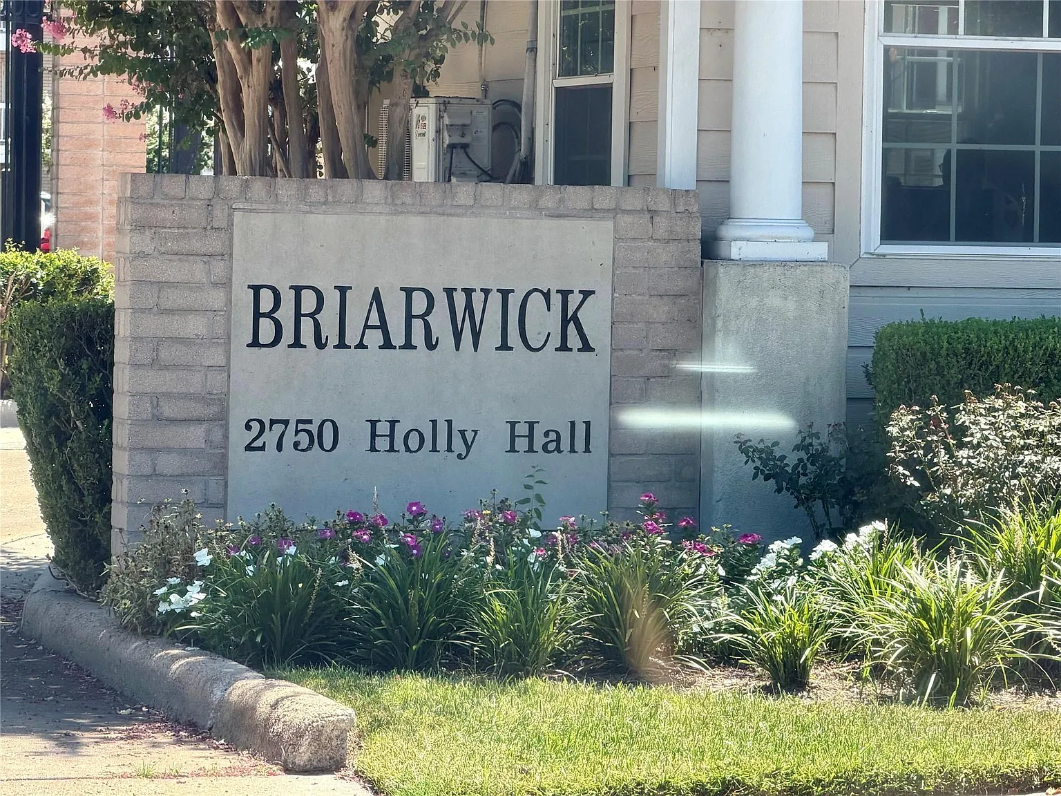 2 bed, 1.0 bath, 796 sqft, $1,250 — Photo 2
