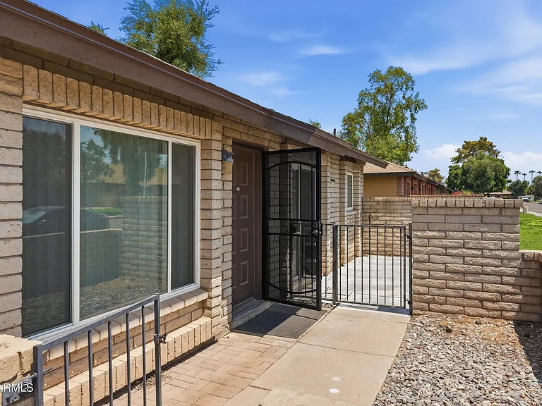 126 W Loma Vista Dr #101 — Photo 27