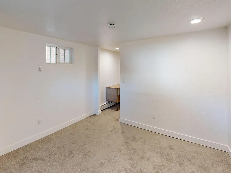 536 N Logan St #B — Photo 9