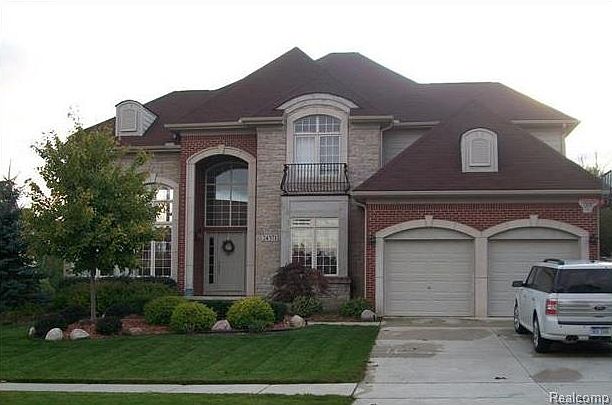 1st image of 24371 Cavendish Ave W