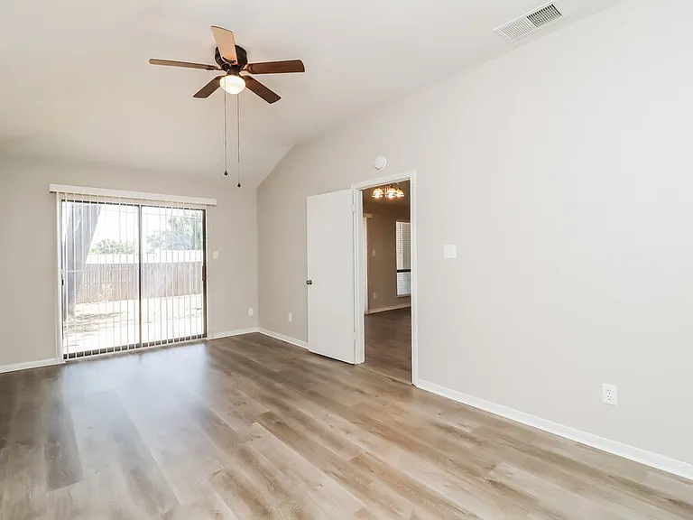 6503 Rockland Dr — Photo 5
