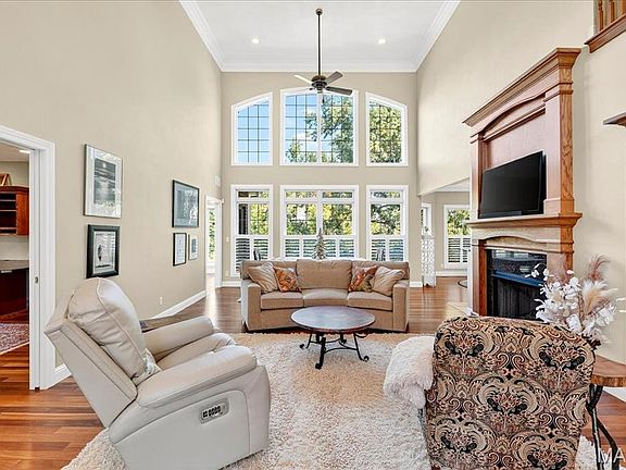 4th image of 13641 Bavarian Way