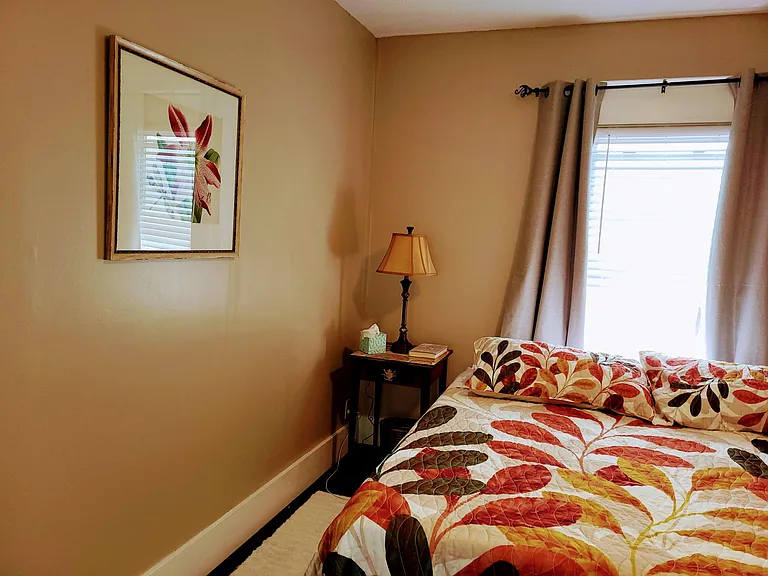 635 Mountain Ave SE — Photo 3