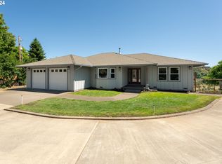 3952 Del Rio Rd, Roseburg, OR 97471