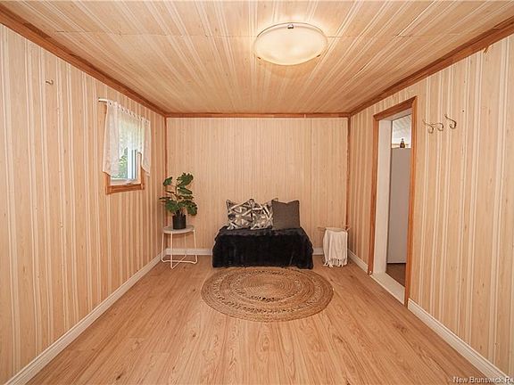 5th image of 74 Hazelton Rd