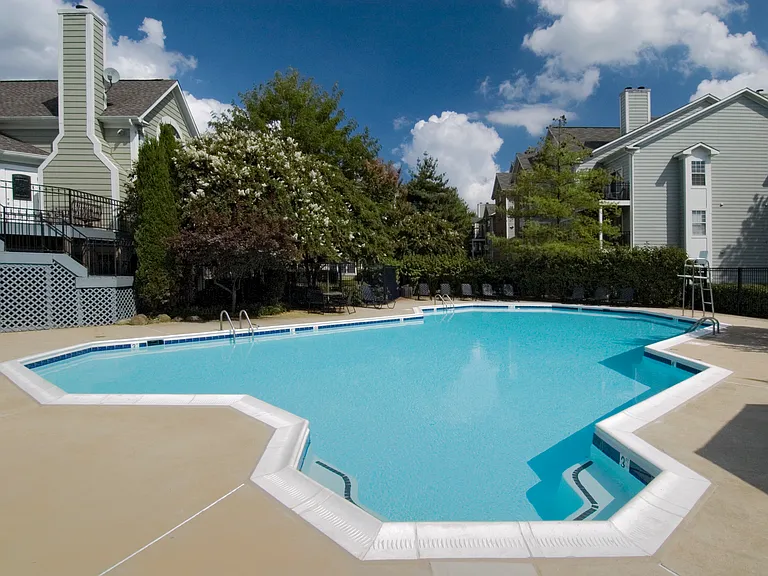 Henley at Kingstowne — Photo 2