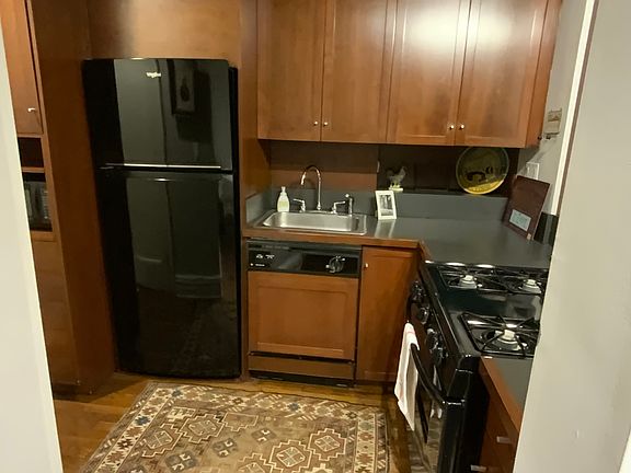 5th image of 157 E 72nd St APT 9A