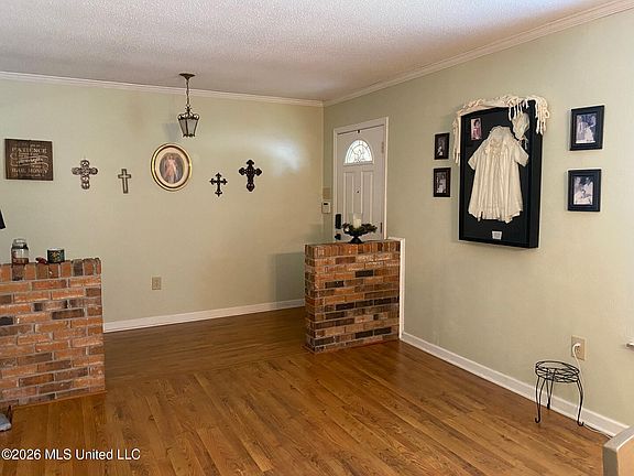 3rd image of 63737 Diamondhead Dr N