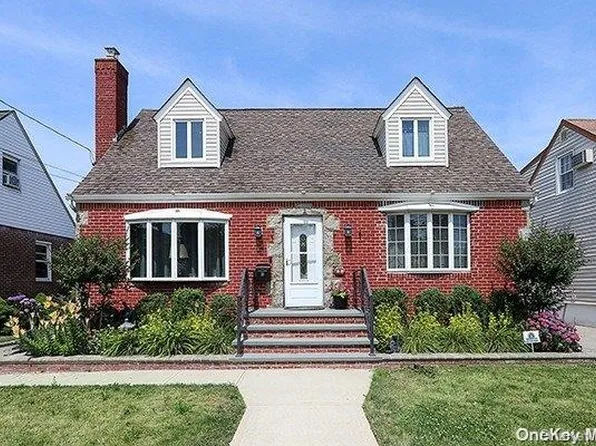 39 Bismark Avenue, Valley Stream, NY 11581