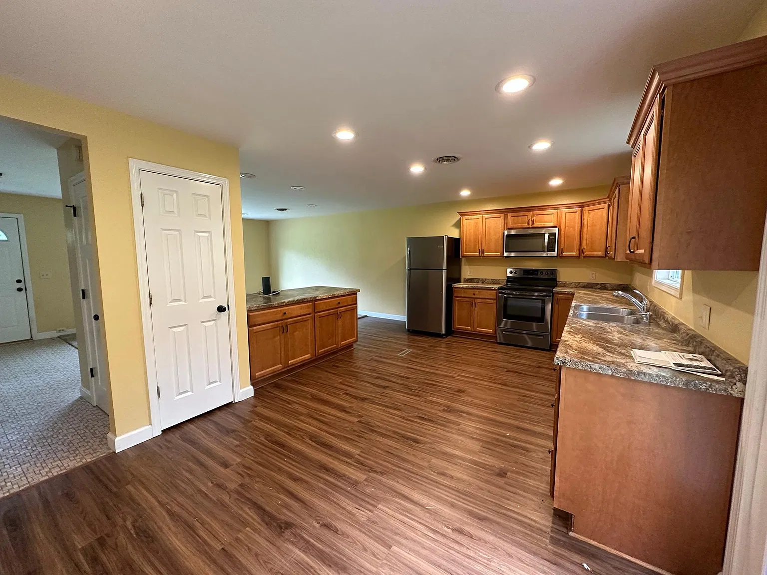 3 bed, 1.5 bath, 1664 sqft, $1,700 — Photo 2