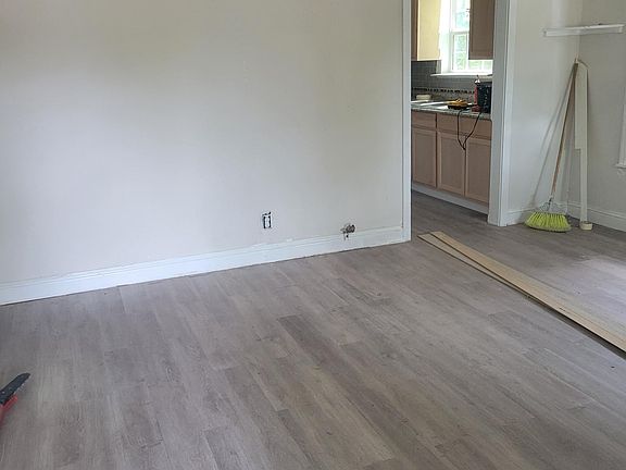 2nd image of 1522 Maple Dr