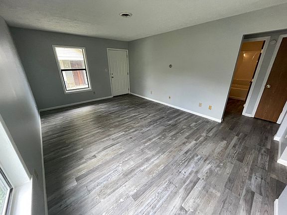 3rd image of 509 E Franklin St