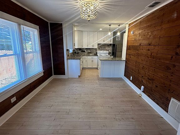 5th image of 617 N Trinity St