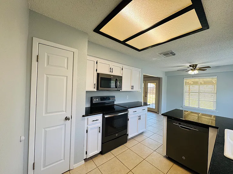 214 Portsmouth Dr — Photo 23