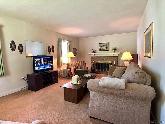 3rd image of 180 Beaver Run Ave