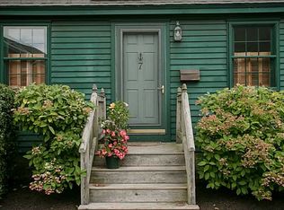 7 Guerney Ct, Newport, RI 02840