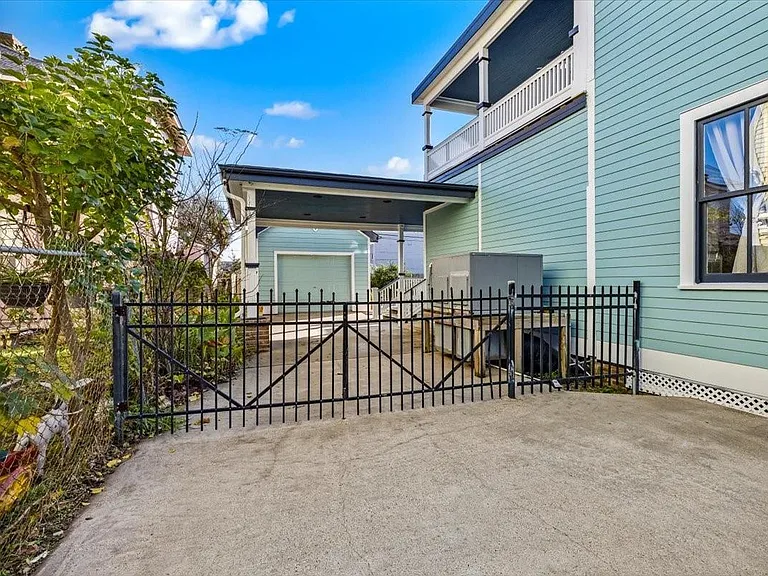 2207 Avenue P — Photo 37