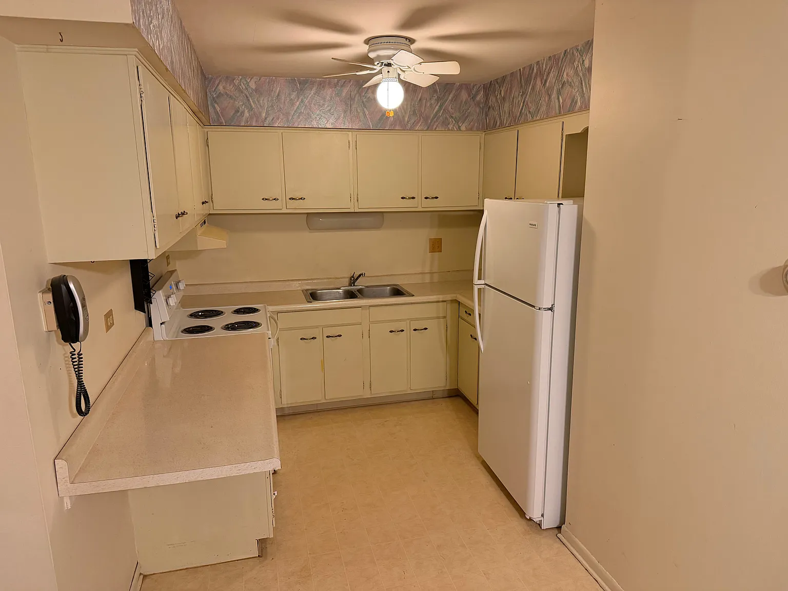 2 bed, 1.0 bath, 1000 sqft, $1,200 — Photo 1
