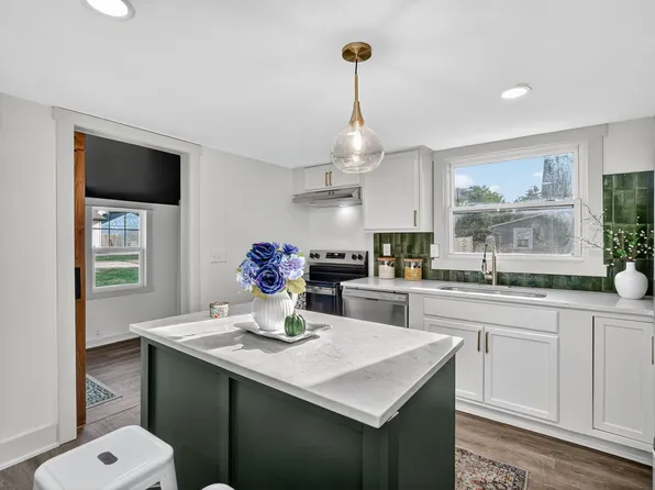 2524 E Walnut St, Des Moines, IA 50317