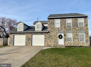 2 Knotty Oak Ct, Mount Holly, NJ 08060
