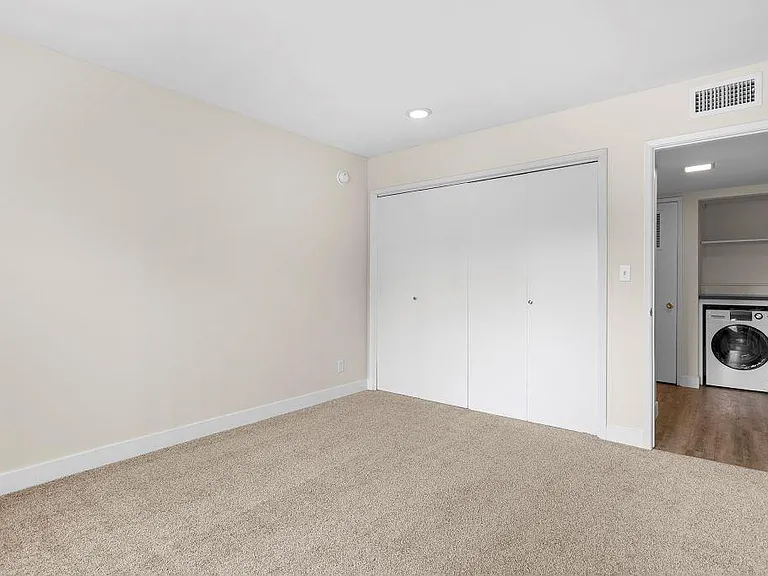 Lombardi Apartments — Photo 60