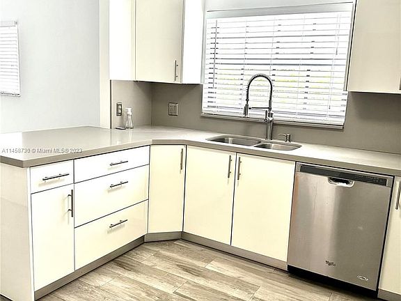 5th image of 609 Almeria Ave APT 103