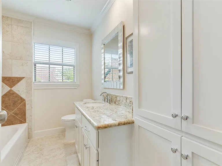 2343 Shakespeare St #2 — Photo 17