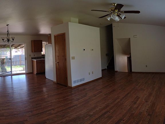 3rd image of 55 Lodgepole Dr