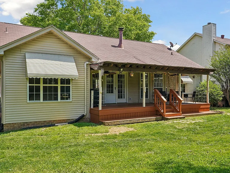 3529 Thornehill Dr — Photo 24