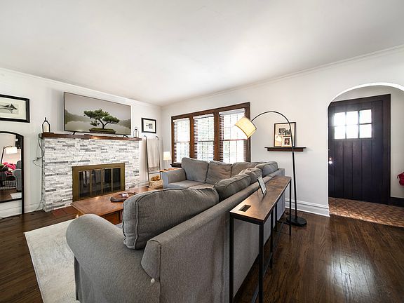 4th image of 2632 Maple St