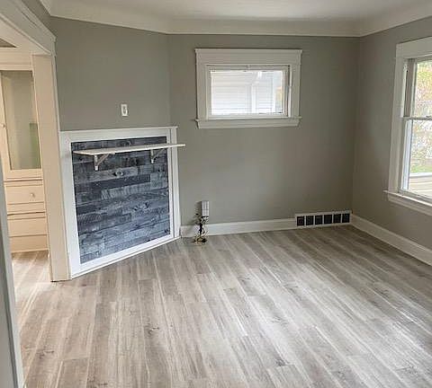 3rd image of 1922 W 71st St #2