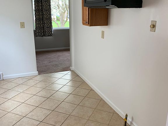 5th image of 16141 Muskingum Blvd